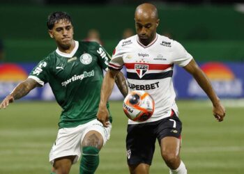 Lucas volta ao sintético em meio a sua maior sequência pós-lesão no São Paulo