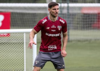 Cédric perde espaço no São Paulo após chegada de reforço