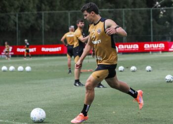 Tapia perde espaço no São Paulo após chegada de Roger Machado