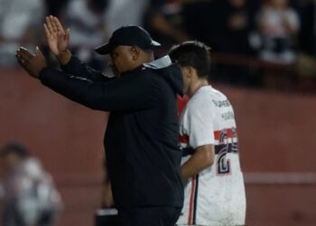 Roger Machado exalta tranquilidade após vitória na estreia pelo São Paulo