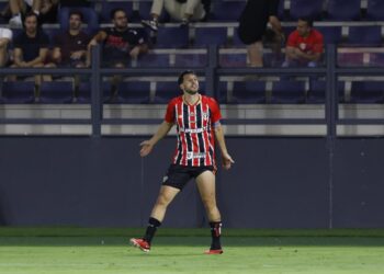 Calleri celebra virada do São Paulo: ”Viramos um jogo que normalmente não virava”