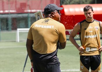 São Paulo tem desfalque na lateral e pode ter mudança no meio para encarar o Atlético