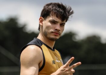 Bobadilla faz acordo com MP e fará curso sobre xenofobia após ofensas