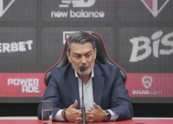 Diretor do São Paulo critica VAR e vê erro decisivo na semifinal contra o Palmeiras