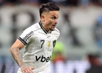 Artur comemora acerto com São Paulo: ‘Uma das camisas mais pesadas do mundo”