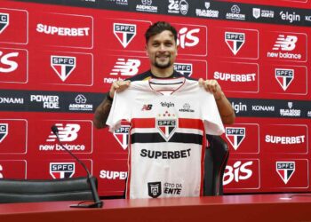 Artur é apresentado pelo São Paulo e revela contato de Roger Machado