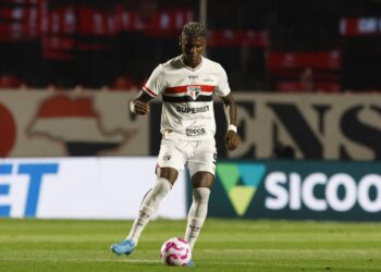 São Paulo paga salário de Arboleda e dá novo prazo para reapresentação