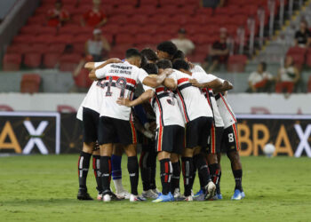 São Paulo iguala pior sequência no ano e troca euforia por pressão