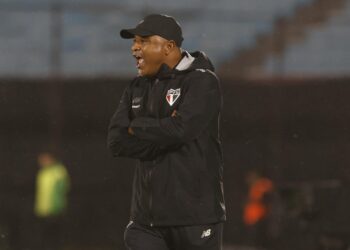 Roger aprova atuação do São Paulo na Sul-Americana: ”Equipe sólida”