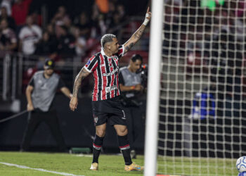 Luciano se surpreende com público baixo após vitória do São Paulo: ”Não tiro a razão”