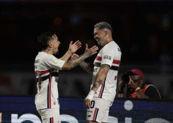 Luciano supera Ceni e vira terceiro maior artilheiro do São Paulo no Brasileirão
