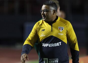 Roger admite frustração após vaias no São Paulo e avisa: ”Não vou desistir”