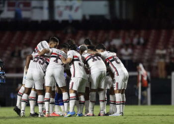 São Paulo ficará um mês longe do Morumbis em meio a pressão sob Roger Machado