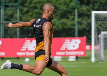 Lucas Moura participa de treino e anima comissão técnica do São Paulo