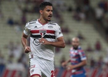 São Paulo enfrenta cobrança milionária por direitos de imagem de ex-jogador