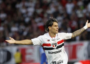 Ferreira destaca superação do São Paulo e lamenta baixas por lesão