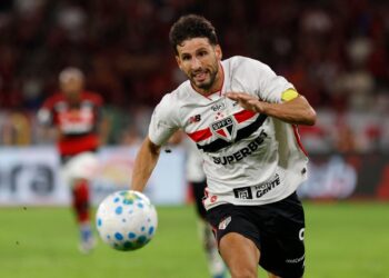 São Paulo anuncia a renovação de contrato do atacante Calleri