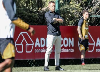 Rafinha é efetivado como executivo de futebol no São Paulo