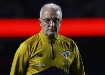 Mesmo com classificação, Dorival mantém cobrança por evolução no São Paulo