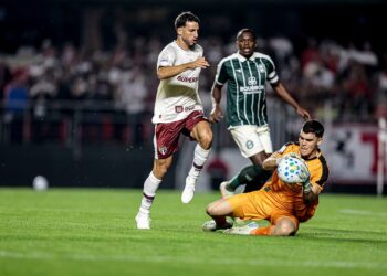 Calleri detona arbitragem após tropeço do São Paulo: “Pênalti claro”