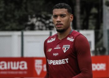 Zagueiro cobra R$ 14 milhões do São Paulo e acusa clube de negligência