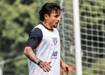 Artur se recupera de dores e vira opção no São Paulo contra o Coritiba