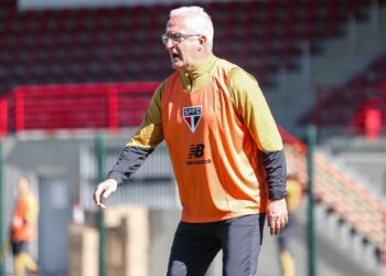 Dorival promove atividades técnicas em treino do São Paulo