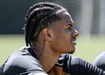 Newton retoma treino com o São Paulo após trauma na coxa direita