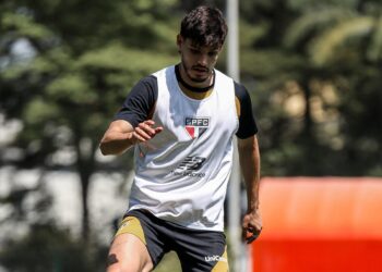 São Paulo faz atividades táticas de olho no clássico contra o Santos